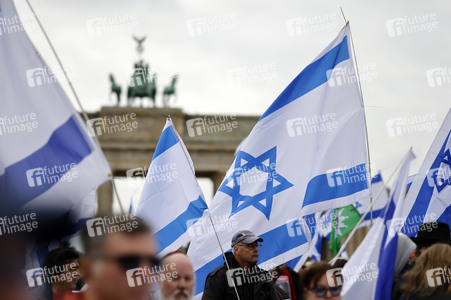 Demonstration zum Jahrestag des Hamas-Massakers in Israel in Berlin