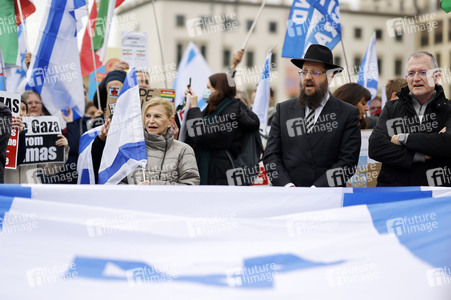 Demonstration zum Jahrestag des Hamas-Massakers in Israel in Berlin