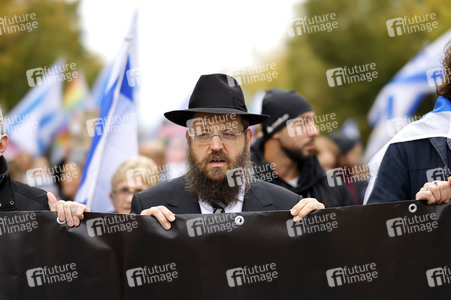 Demonstration zum Jahrestag des Hamas-Massakers in Israel in Berlin