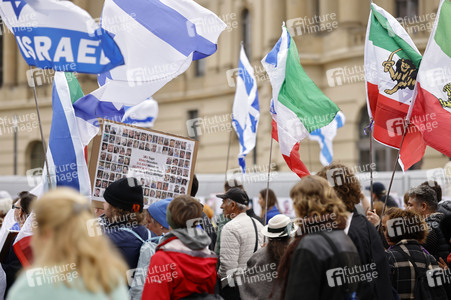Demonstration zum Jahrestag des Hamas-Massakers in Israel in Berlin