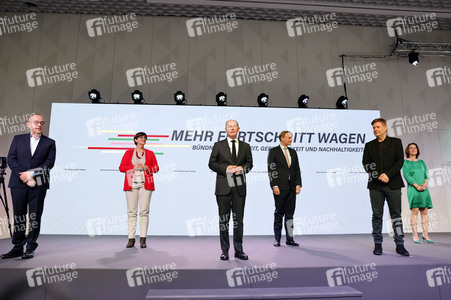 Pressetermin zur Unterzeichnung des Koalitionsvertrages in Berlin