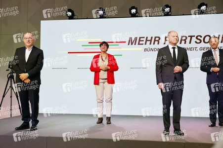 Pressetermin zur Unterzeichnung des Koalitionsvertrages in Berlin