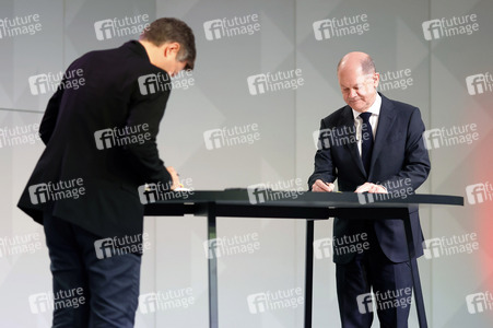 Pressetermin zur Unterzeichnung des Koalitionsvertrages in Berlin