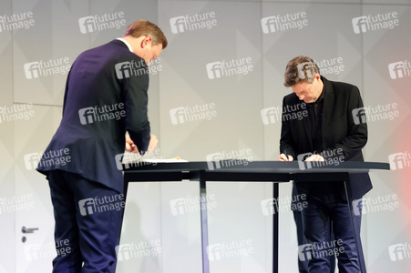 Pressetermin zur Unterzeichnung des Koalitionsvertrages in Berlin