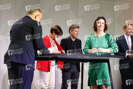 Pressetermin zur Unterzeichnung des Koalitionsvertrages in Berlin