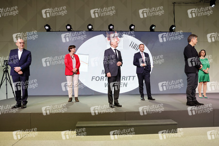 Pressetermin zur Unterzeichnung des Koalitionsvertrages in Berlin