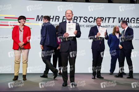 Pressetermin zur Unterzeichnung des Koalitionsvertrages in Berlin