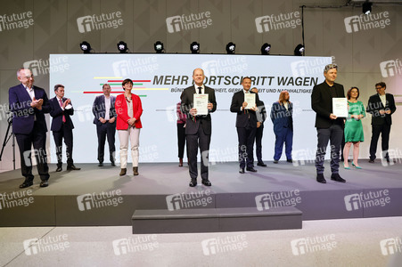 Pressetermin zur Unterzeichnung des Koalitionsvertrages in Berlin