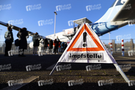 Impfaktion im historischen Airbus in Köln