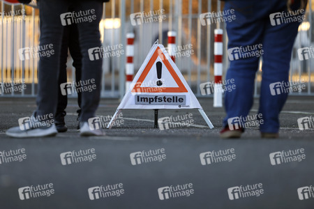 Impfaktion im historischen Airbus in Köln