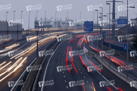 Symbolfoto Autobahn