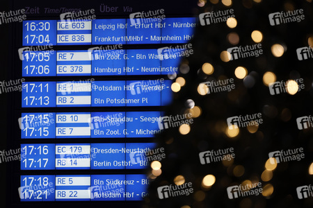 Symbolfoto Weihnachtsfahrplan