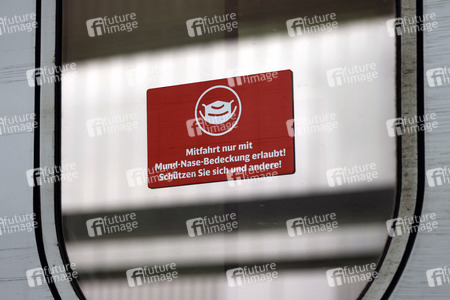 Symbolfoto Maskenpflicht in Zügen