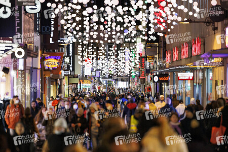Symbolfoto Weihnachtseinkäufe