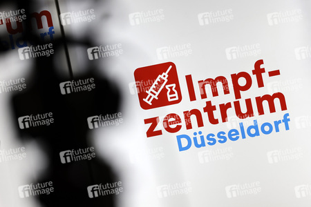 Hendrik Wüst besucht Impfzentrum in Düsseldorf