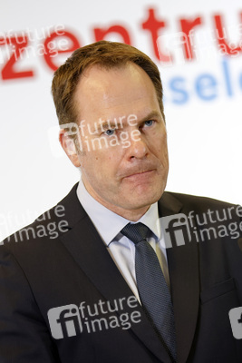 Hendrik Wüst besucht Impfzentrum in Düsseldorf