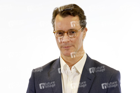 Hendrik Wüst besucht Impfzentrum in Düsseldorf