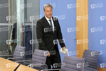 Bundespressekonferenz Vorstellung der Herbstprojektion 2024 der Bundesregierung in Berlin