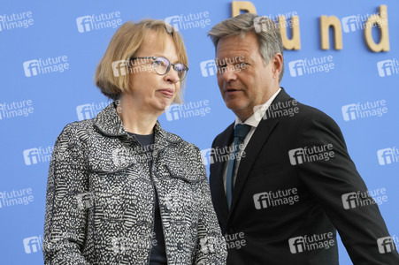 Bundespressekonferenz Vorstellung der Herbstprojektion 2024 der Bundesregierung in Berlin