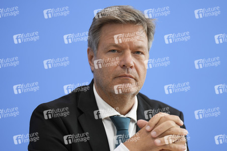 Bundespressekonferenz Vorstellung der Herbstprojektion 2024 der Bundesregierung in Berlin