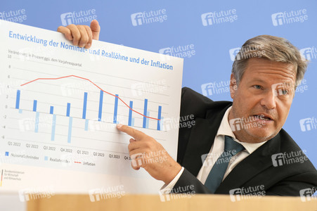 Bundespressekonferenz Vorstellung der Herbstprojektion 2024 der Bundesregierung in Berlin