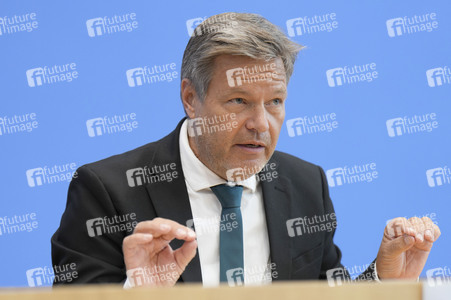 Bundespressekonferenz Vorstellung der Herbstprojektion 2024 der Bundesregierung in Berlin