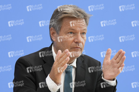 Bundespressekonferenz Vorstellung der Herbstprojektion 2024 der Bundesregierung in Berlin