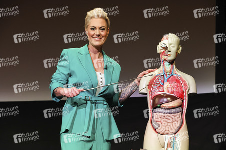 Premierenlesung des Buchs 'Ab unter die Gürtellinie' in Köln