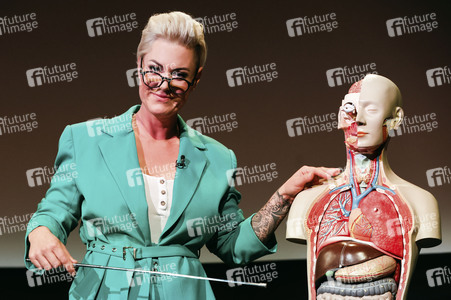 Premierenlesung des Buchs 'Ab unter die Gürtellinie' in Köln