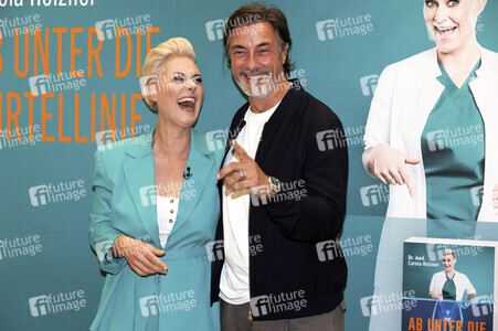 Premierenlesung des Buchs 'Ab unter die Gürtellinie' in Köln