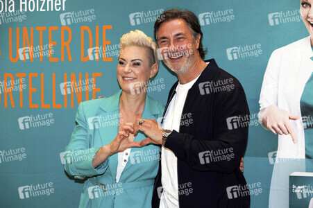 Premierenlesung des Buchs 'Ab unter die Gürtellinie' in Köln