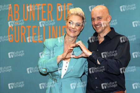 Premierenlesung des Buchs 'Ab unter die Gürtellinie' in Köln