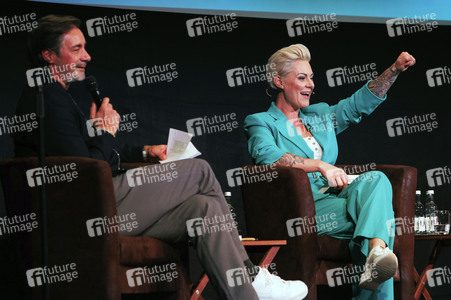 Premierenlesung des Buchs 'Ab unter die Gürtellinie' in Köln