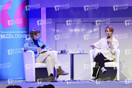 Tana French und Ulrich Noethen auf der lit.Cologne Spezial 2024 in Köln
