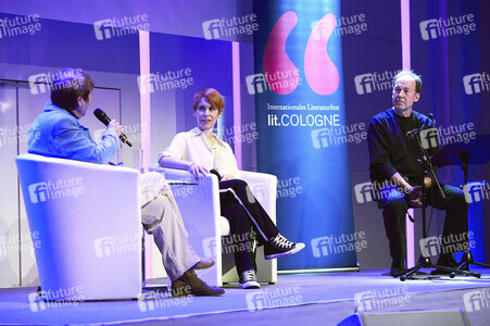 Tana French und Ulrich Noethen auf der lit.Cologne Spezial 2024 in Köln