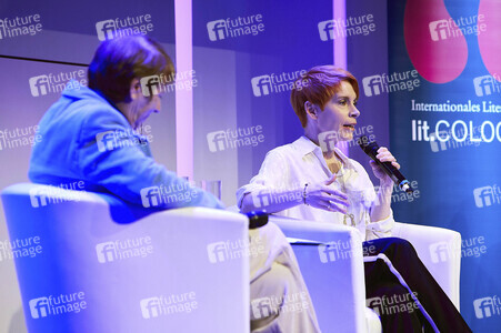 Tana French und Ulrich Noethen auf der lit.Cologne Spezial 2024 in Köln