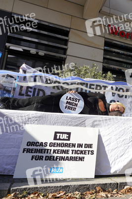 Sarah Connor protestiert mit der Tierrechtsorganisation PETA in Berlin