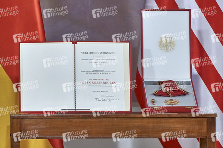 Ordensverleihung an Präsident Biden in Berlin