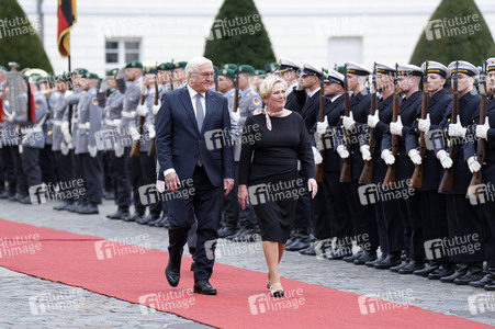 Begrüßung der Präsidentin von Island in Berlin