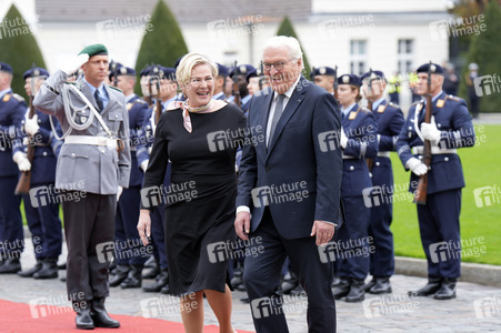 Begrüßung der Präsidentin von Island in Berlin