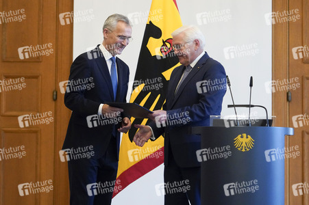 Verleihung des Verdienstordens an Jens Stoltenberg in Berlin