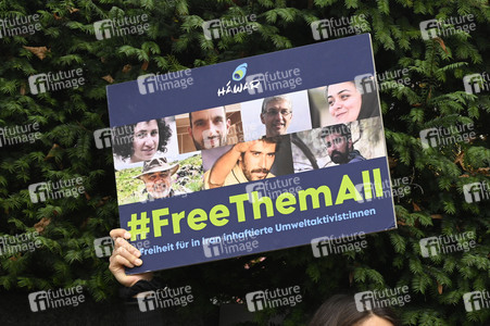 Protestaktion vor der Botschaft der Islamischen Republik Iran in Berlin