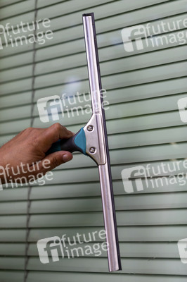 Symbolfoto Fensterputzen