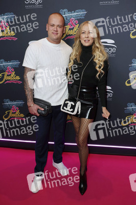 Musicalpremiere '& Julia' in Hamburg