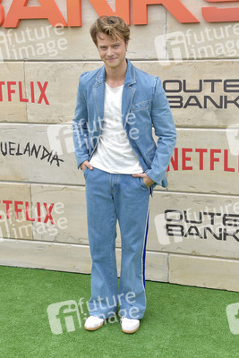 'Poguelandia: An Outer Banks Experience' in Santa Monica