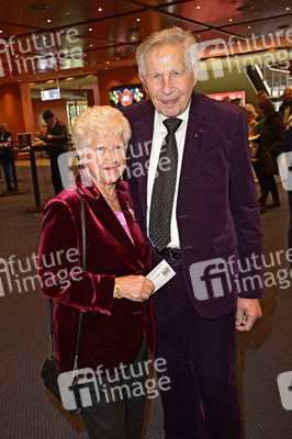 Jubiläumsfest 'Gekommen, um zu bleiben' in Berlin