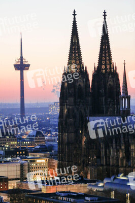 Innenstadt von Köln am Abend