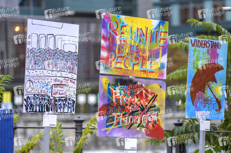 Erinnerung an 35 Jahre friedliche Revolution und Mauerfall in Berlin