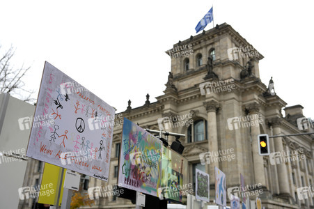 Erinnerung an 35 Jahre friedliche Revolution und Mauerfall in Berlin