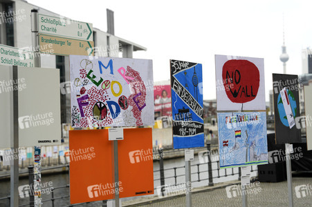 Erinnerung an 35 Jahre friedliche Revolution und Mauerfall in Berlin